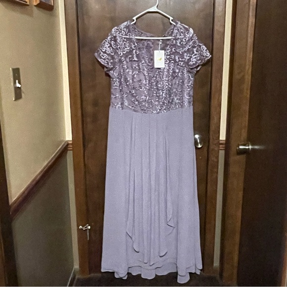 Mother of the Bride/Groom Dress - lilac - size 2xl - new with tags - Picture 2 of 5